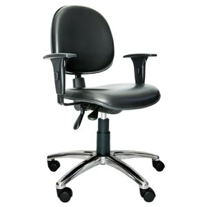 Cadeira giratória ergonômica BOL. Ajuste lombar. Braços ajustáveis. Gás. Estrutura preta. Base alumínio. Revestimento sintético.