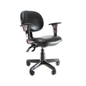 Cadeira ergonômica giratória PROLABORE. Linha COOL. Ajuste lombar. Braços ajustáveis. Base preta. Rodízios. Couro sintético